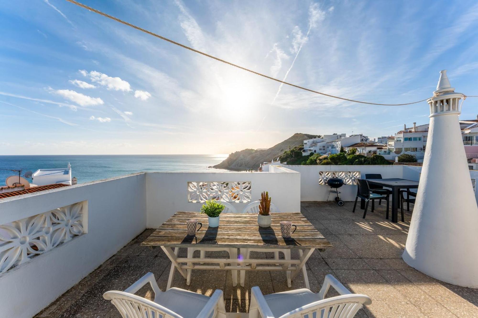 Comfy Flat W/ Rooftop Beach View By Lovelystay Burgau Extérieur photo
