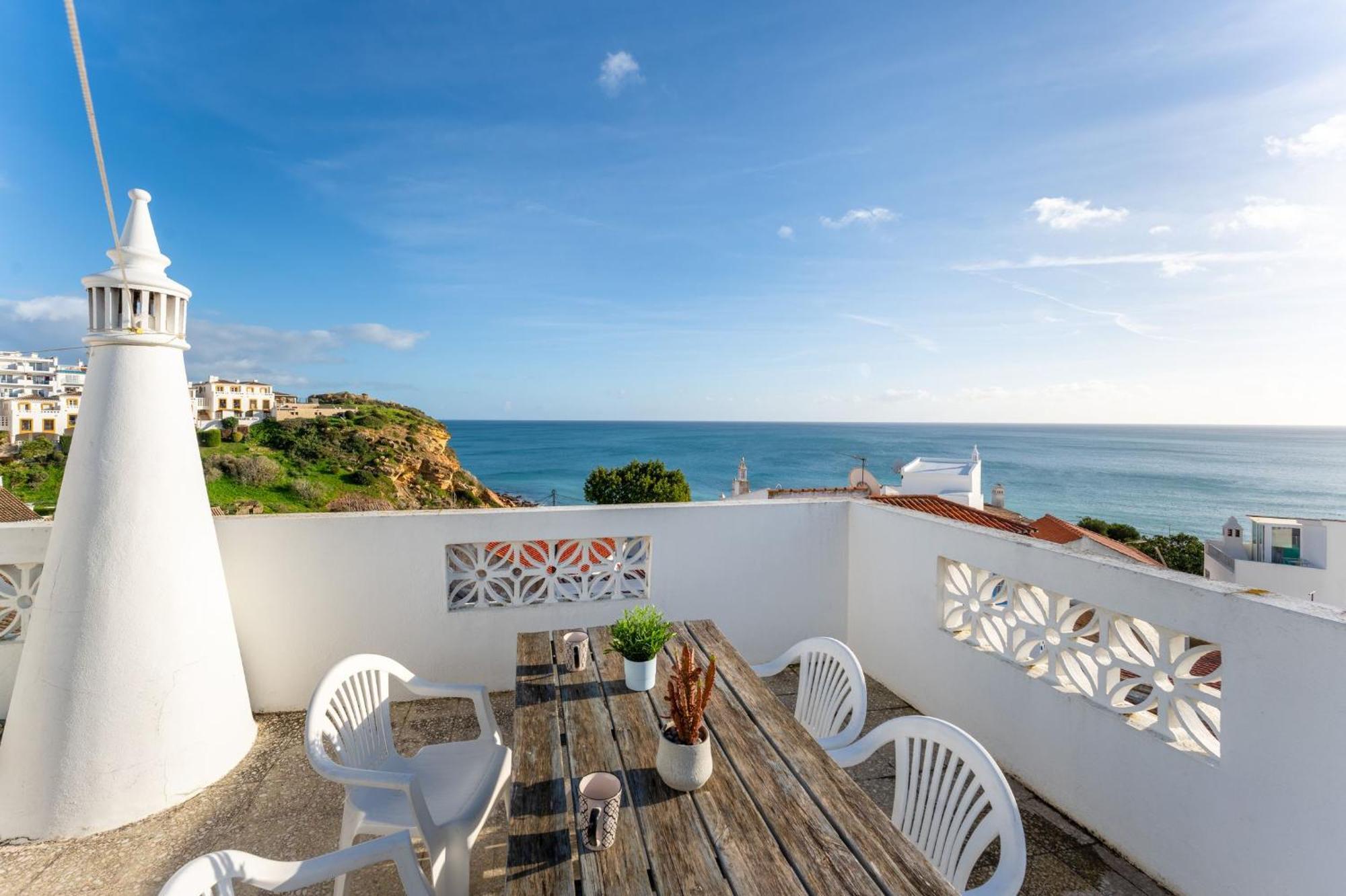 Comfy Flat W/ Rooftop Beach View By Lovelystay Burgau Extérieur photo