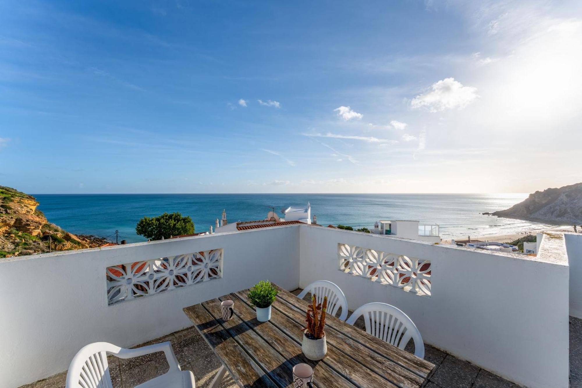 Comfy Flat W/ Rooftop Beach View By Lovelystay Burgau Extérieur photo