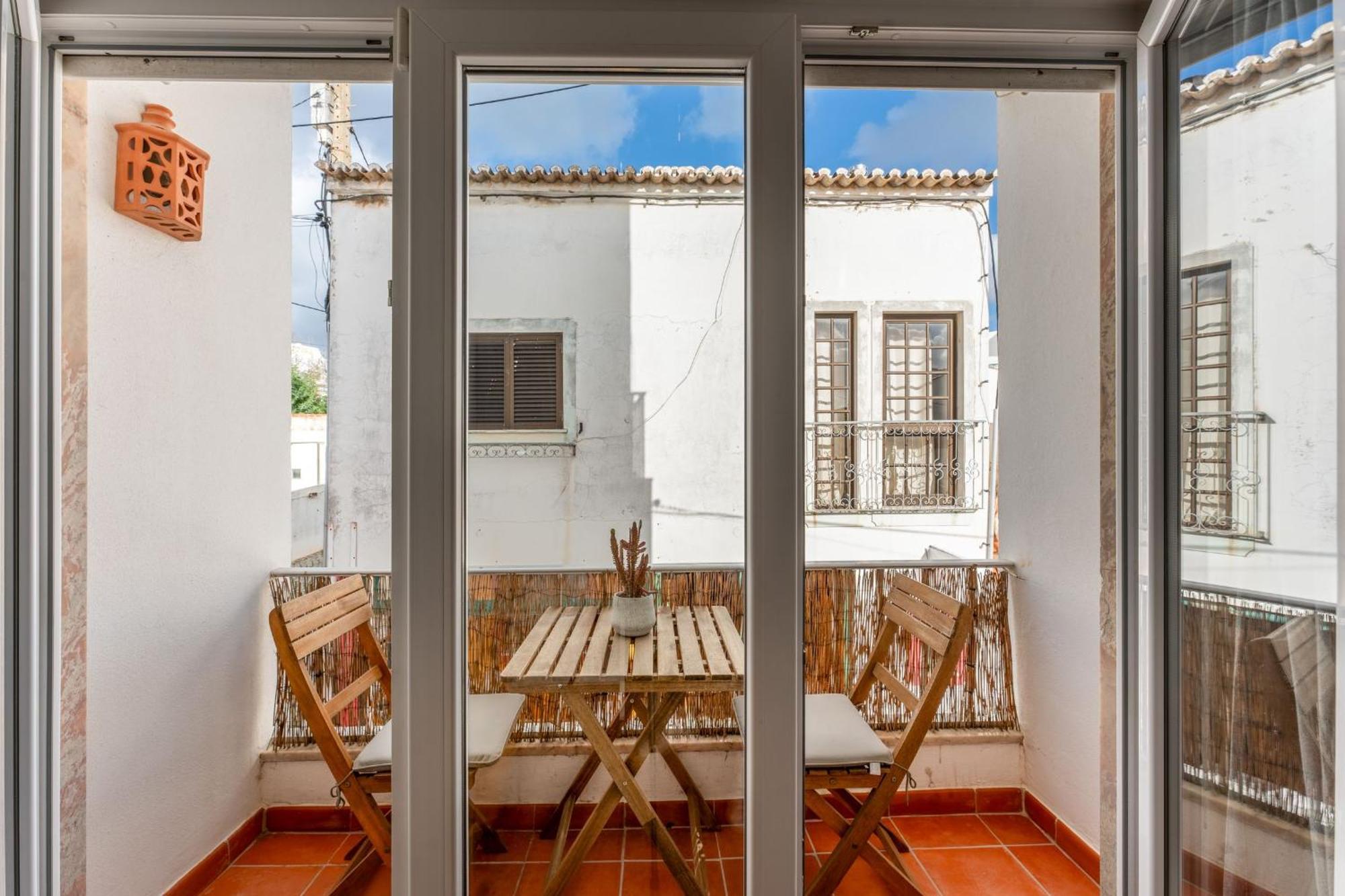 Comfy Flat W/ Rooftop Beach View By Lovelystay Burgau Extérieur photo